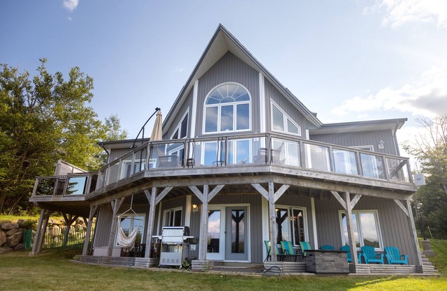 Group private water front, kayaking, wildlife, surfing, fresh ocean air and fun.