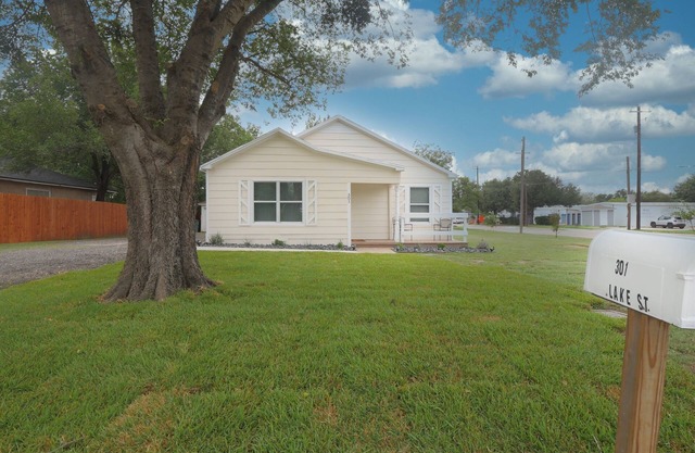 Group Retreat by TAMU w/Outdoor Living & Fire Pit