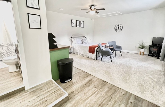 Guest House - Easy access to the interstate - minuets