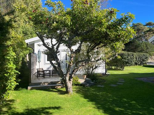 Guest House in Cosy Garden