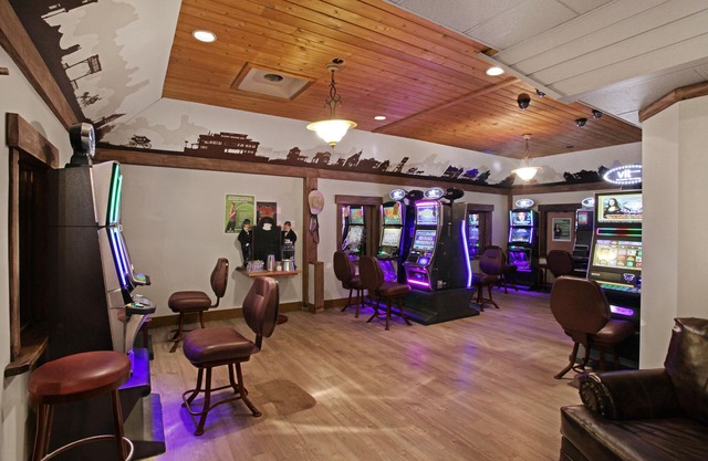 Guest House Inn & Suites