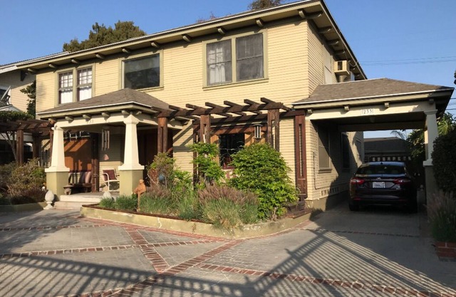 Guest/loft house close to downtown Los Angeles.