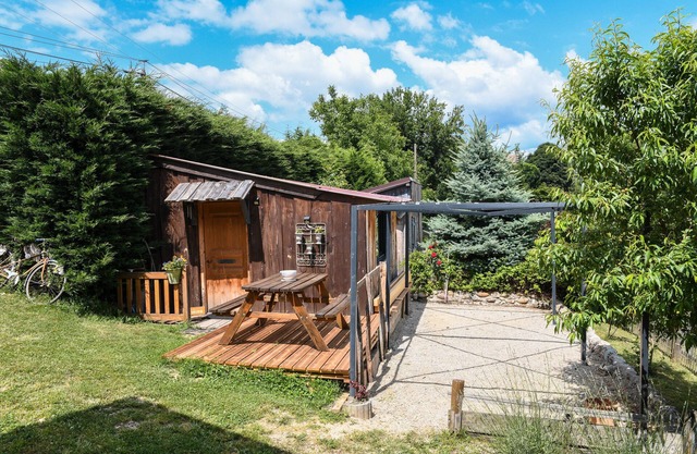 Guest Room 'Noisette' with Mountain View, Shared Pool and Wi-Fi