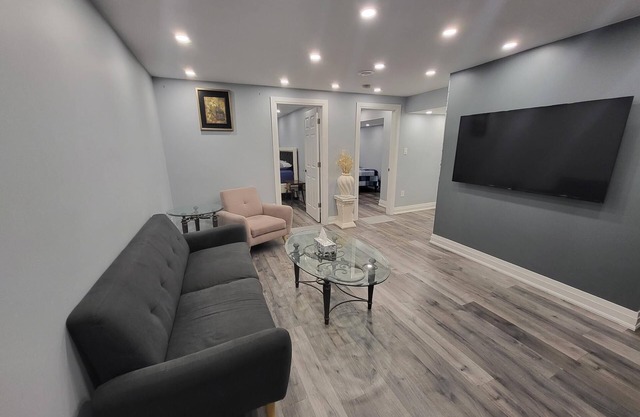 Guest Suite Apartment with Parking