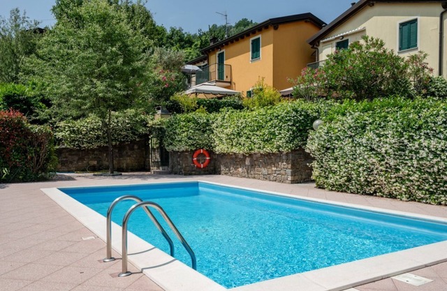 GuestHost - Cozy Pool Apartment La Spezia