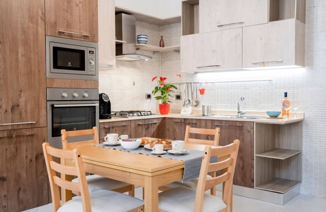 GuestHost - Station & Polyclinic Apartment
