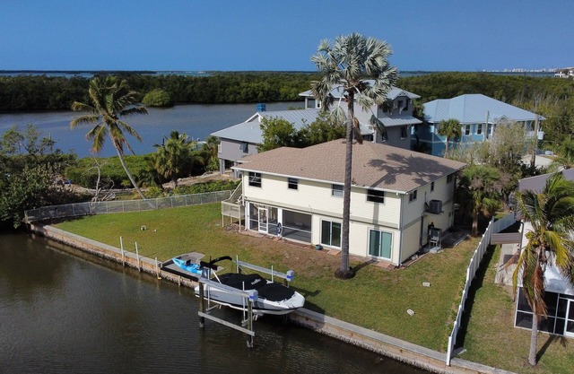 Gulf Access Canal Home: Beaches! Bring your Boat. 3 BR, WiFi, Kayak, Waterfront