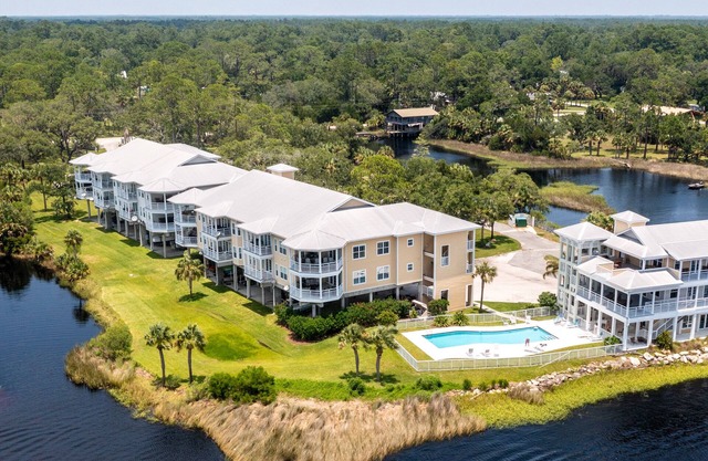 Gulf Breeze Condo #208- Private Ramp! WiFi! NO DOCK THIS SCALLOP SEASON!