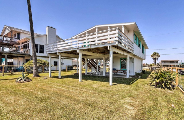 Gulf Coast Views: Stilted Retreat in Galveston!