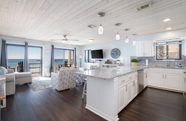 Gulf Front Last minute opportunity - 9/13 - 9/20 - private beach free beach srv
