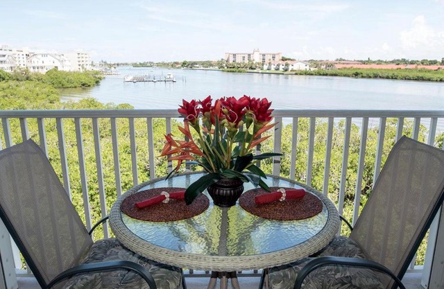 Gulf Retreat 2: Magnificent Water Views, Steps to Beach, None Cleaner, None Nicer!