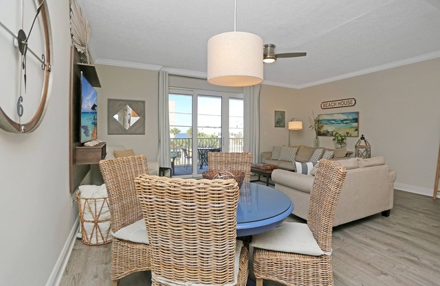 Gulf Views, Mexico Beach Condo, Pool, Hot Tub ~ Summerhouse 209