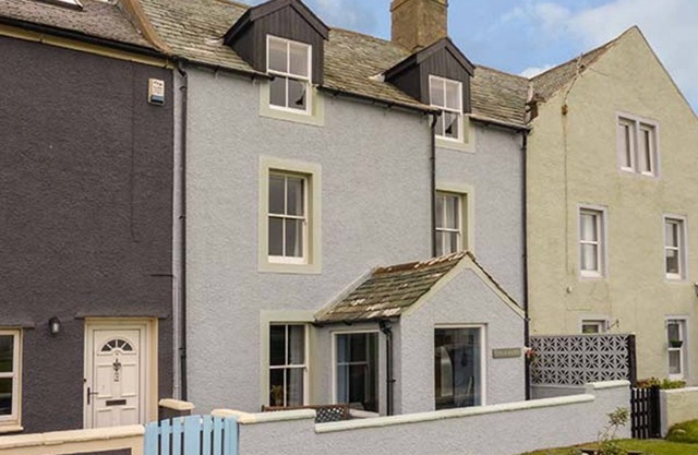 GULLS HATCH, family friendly, character holiday cottage in Allonby