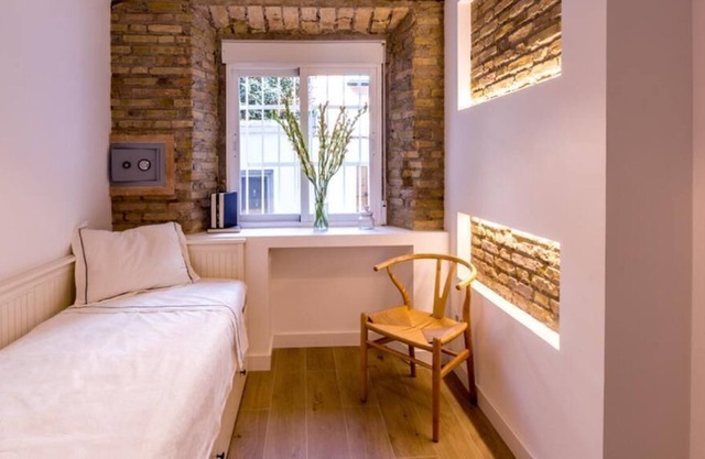 GUNI SUITES ROUND