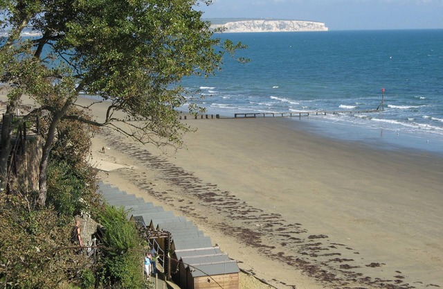 Gurnard At The Aqua - sleeps 6 guests in 3 bedrooms