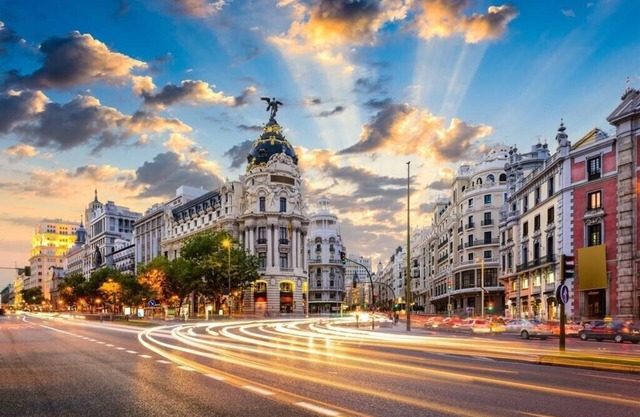 GV5, 7 ROOMS/7 BATH APARTMENT ON GRAN VIA STREET