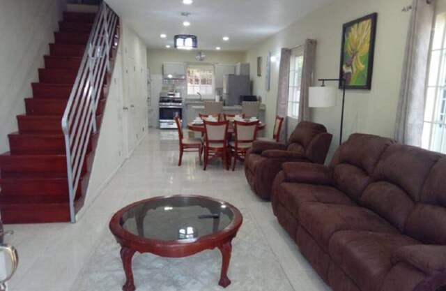 GYM+POOL+Hottub+3 Lounge Areas-#3 Airport 10minutes 2 BED 2.5 BATH TOWNHOUSE