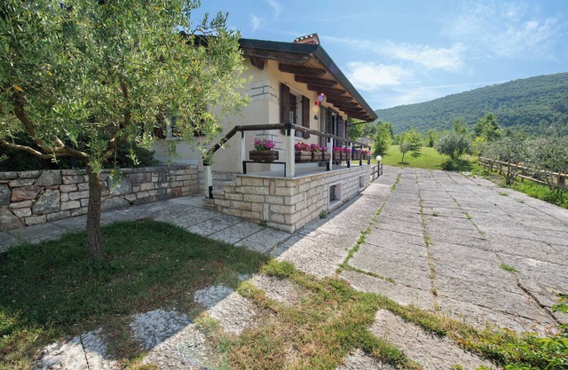 Holiday Home 'Delle Delizie' with Lake View, Private Garden and Air Conditioning