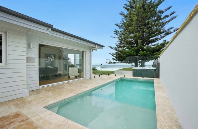 Habbaniyah - Beach Front, Pool, Spa, 5 Bedrooms, Sleeps 14