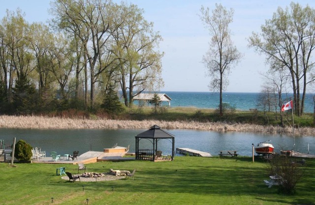Hadovka Lakeside Inn
