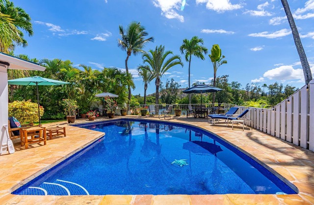 Hale Aloha: Luxe Waterfront Home, Island Vibe, Private Pool, Near Kailua Beach