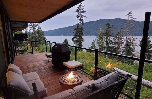 Halibut Hideaway - New Oceanfront cottage