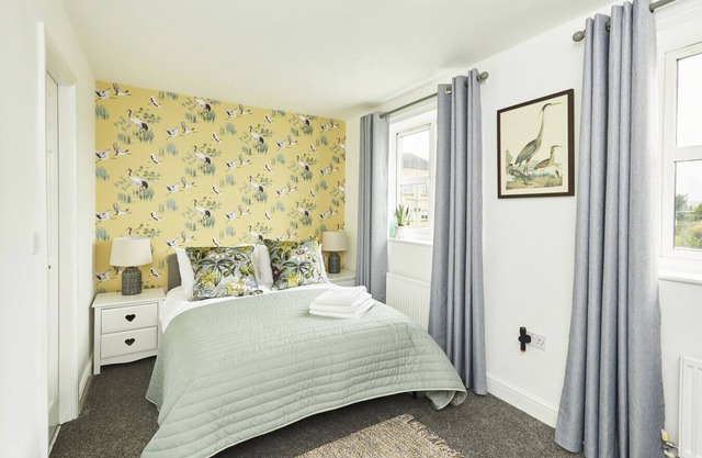 Halifax+Piece Hall 4 min| Parking | Pets OK|Garden