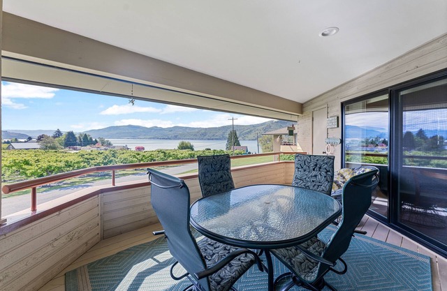 Halmalka 511B Wapato Point Resort Sandy Beach Waterfront Amenities, Sleeps 8