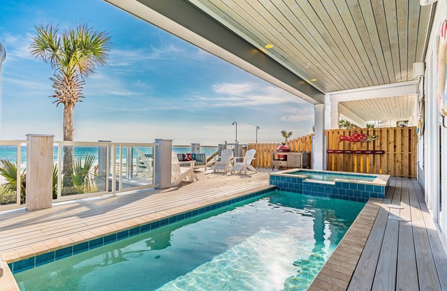 "Hammerhead" Great Family Vacation! Beachfront + Private Pool