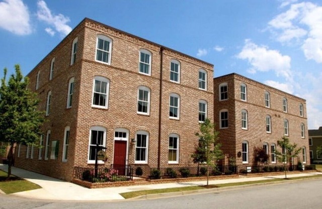 Hammonds Ferry - Charleston Place. Minutes to the Masters and Downtown.
