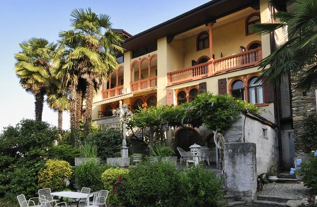 Handsome villa with magnificent garden and large pool