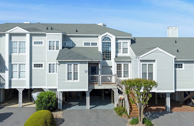 Happy Endings OBX: Canalfront | Shared Pool Access