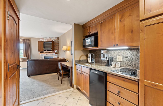 Happy Trails Captivating Lodge King Studio Condo |Jet Tub and Fireplace