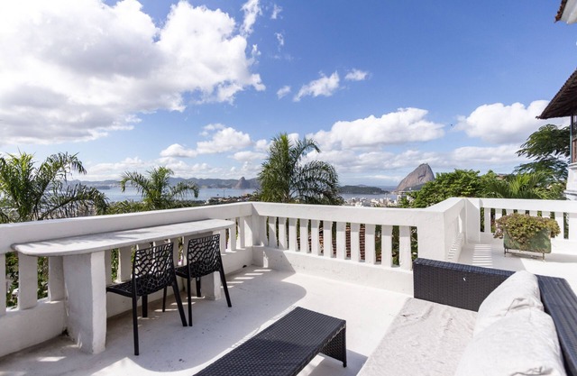 Harbourside Villa, US250 day, ENTIRE house, SPECTACULAR SEA views, BBQ, STARLINK