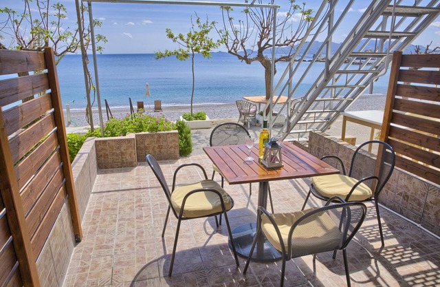 Haraki Dream View, two steps from the sea. Α Family friendly resort.