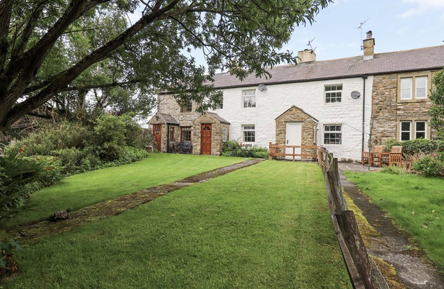 HARBER SCAR, pet friendly, with open fire in Horton-In-Ribblesdale