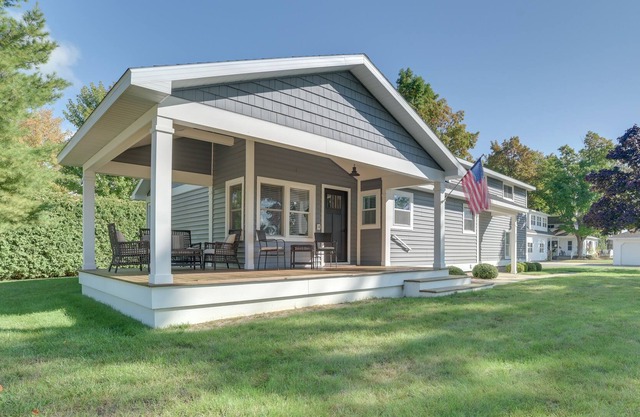 Harbor Springs Home: Walk to Dining & Beach!