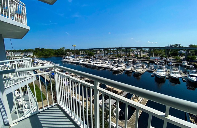 Harbourgate - 2BR 2 BATH - 3rd Floor - Outdoor Pool & HotTub, 5 minutes to beach