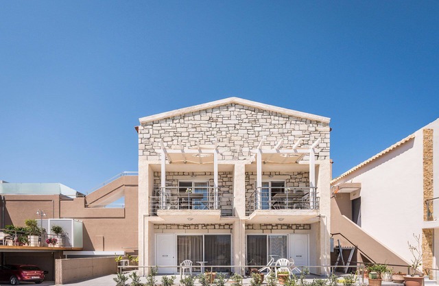 Harmonious Athina Apartments Near the Beach