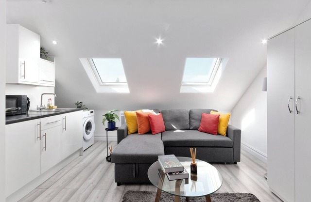 Harrow Haven Retreat - Modern City Apartment