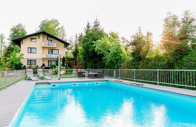 Haus am Wald * Apartments with pool * Child-friendly * Bathing beach * Faaker See *