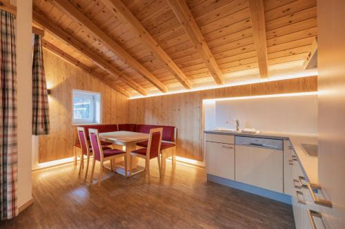 Haus Alpenkönigin - Apartments Stubaital