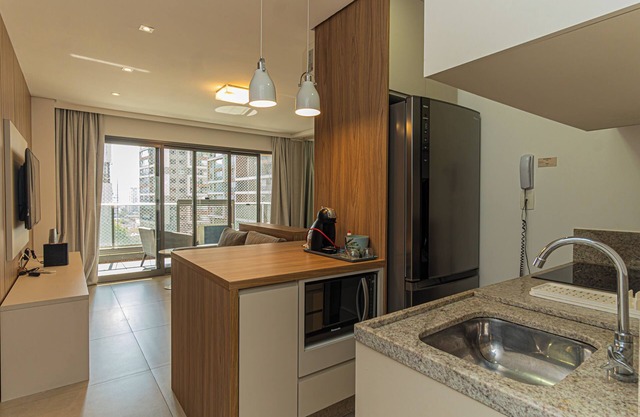 Haven Loft - Cozy, Pool, and Parking in Brooklin