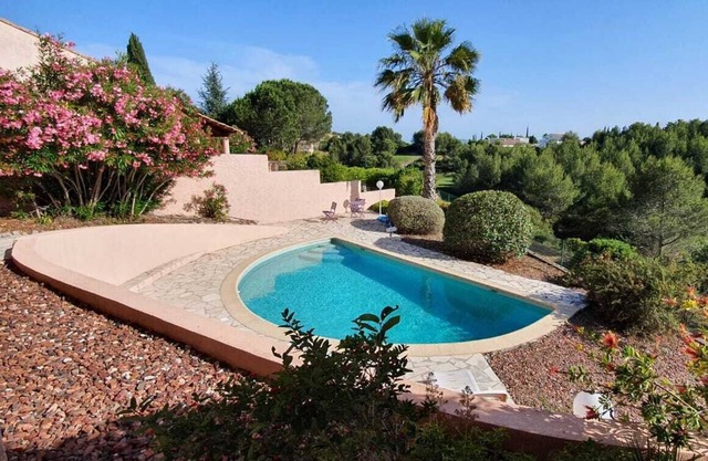 Haven of peace with swimming pool at the gateway to Montpellier and the garrigue