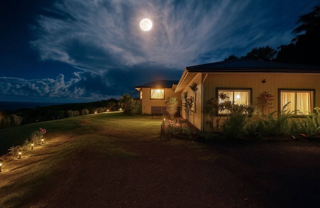 Hawaiian Farm Stay - Guesthouse With ☼Sunrise☼ Views, Farm Stay W/180° Sunrise & Ocean Views