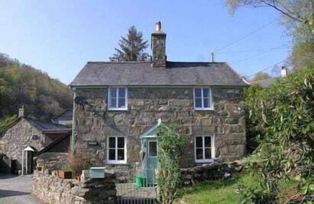 Hawddamor cottage with wood burner & * Hot tub *
