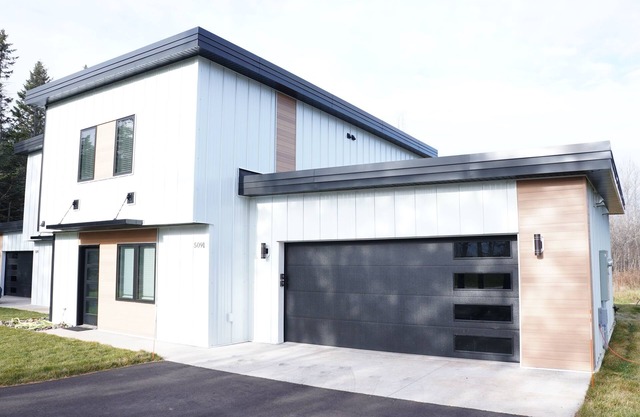 Hawk's Nest | New Construction 3 Bedroom Townhome