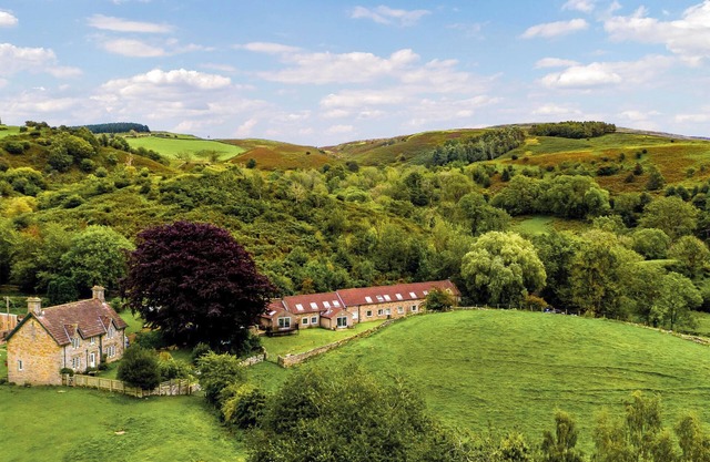 Hawthorn Cottage- UK45890