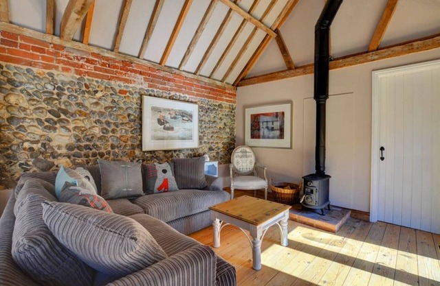 Hawthorne Cottage - Two Bedroom House, Sleeps 4
