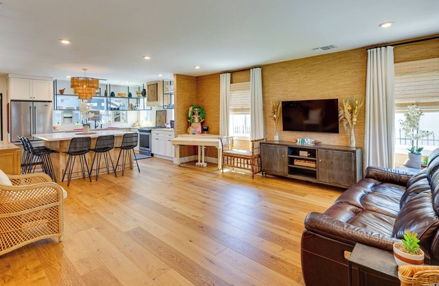 Hawthorne Home w/ Covered Patio & Basketball Court